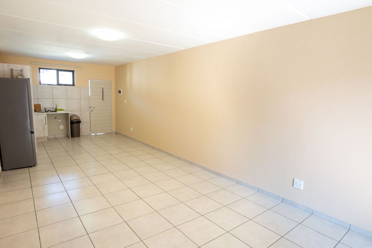 Modern 2-Bedroom First Floor Apartment – Freshly Painted & Move-In Ready - Photo 5