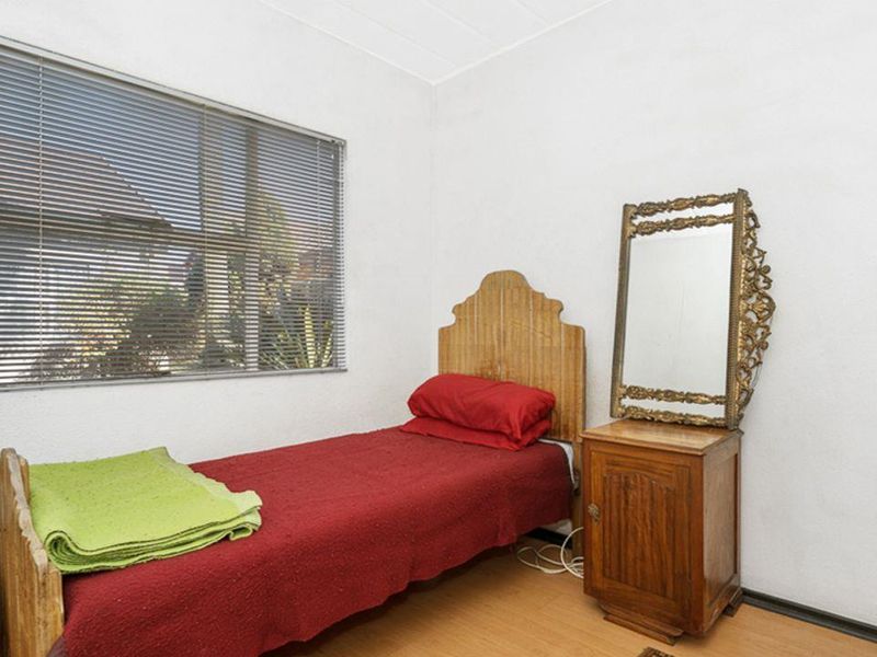 Neat 2 Bed 1 Bath Ground Floor Unit - Photo 8