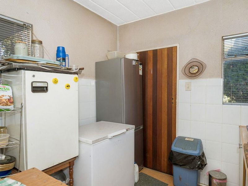 Neat 2 Bed 1 Bath Ground Floor Unit - Photo 7