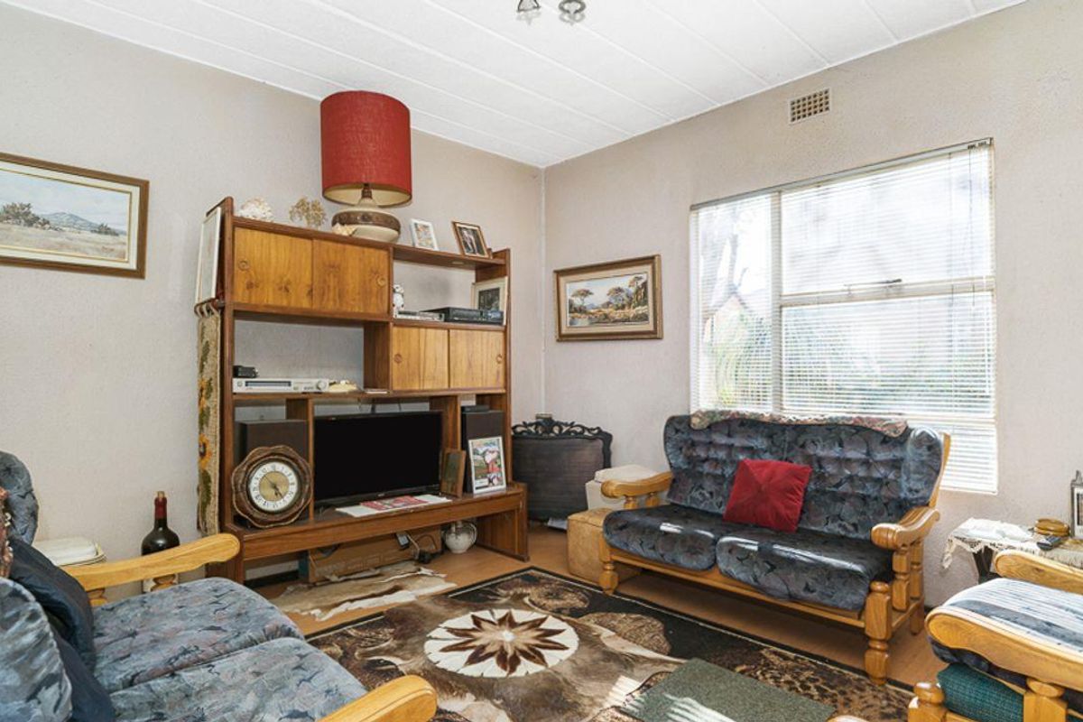 Neat 2 Bed 1 Bath Ground Floor Unit - Photo 4