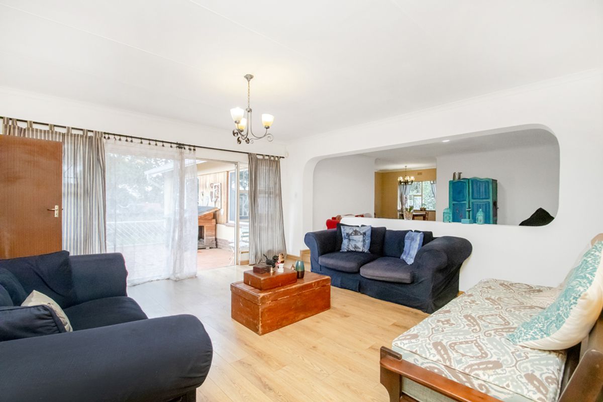 Spacious Family Home in Sought-After Wilro Park! - Photo 5