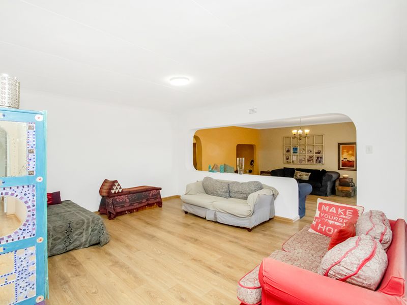 Spacious Family Home in Sought-After Wilro Park! - Photo 3