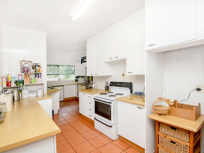 Spacious Family Home in Sought-After Wilro Park! - Photo 4