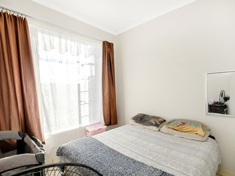 2 bedroom, 1 bathroom home - Photo 9