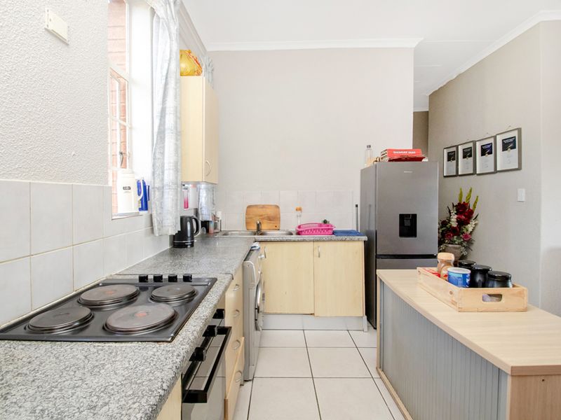 2 bedroom, 1 bathroom home - Photo 7