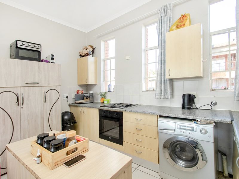 2 bedroom, 1 bathroom home - Photo 6