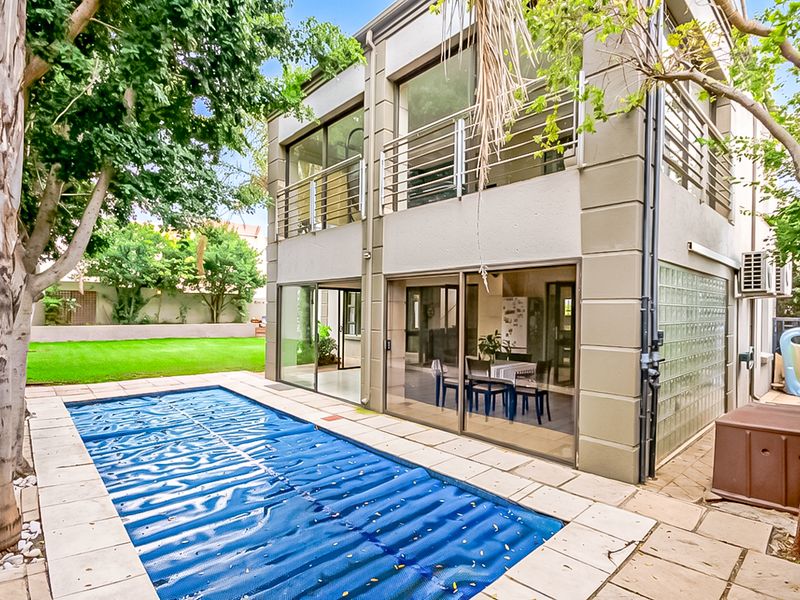 3 Bedroom 2.5 Bathroom  Full title Home for sale in Kyalami - Photo 2