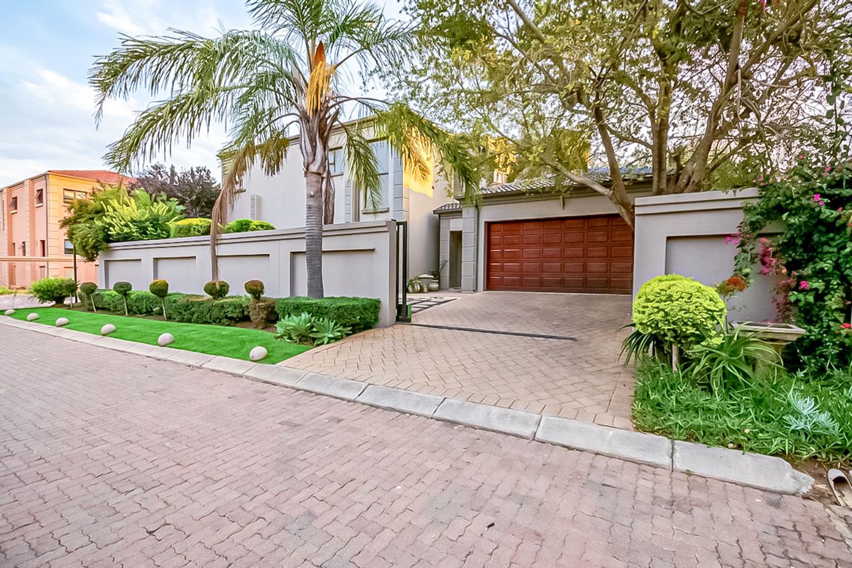 3 Bedroom 2.5 Bathroom  Full title Home for sale in Kyalami - Photo 5