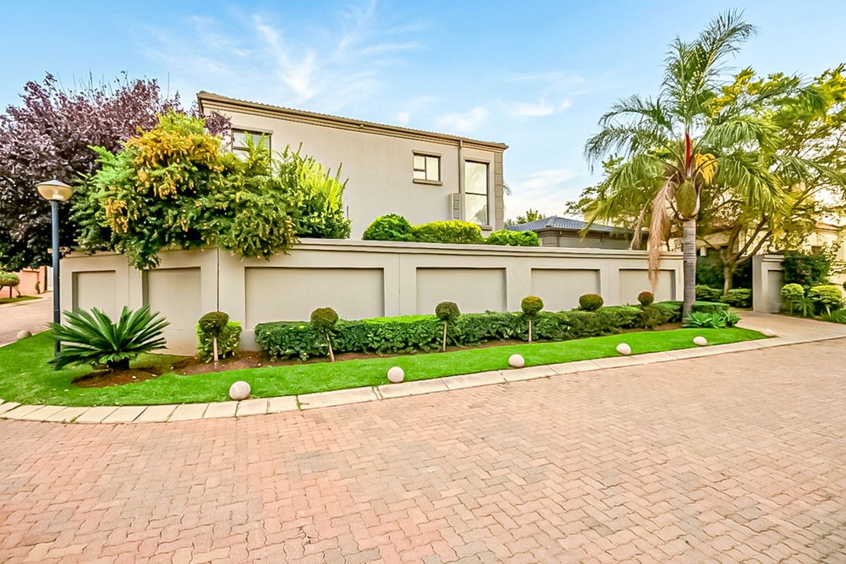 3 Bedroom 2.5 Bathroom  Full title Home for sale in Kyalami - Photo 3
