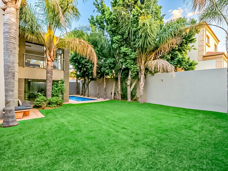 3 Bedroom 2.5 Bathroom  Full title Home for sale in Kyalami - Photo 4