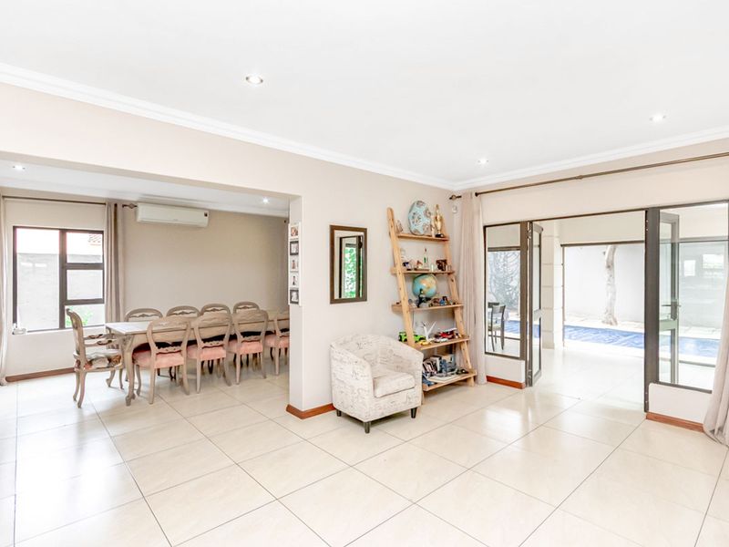 3 Bedroom 2.5 Bathroom  Full title Home for sale in Kyalami - Photo 10