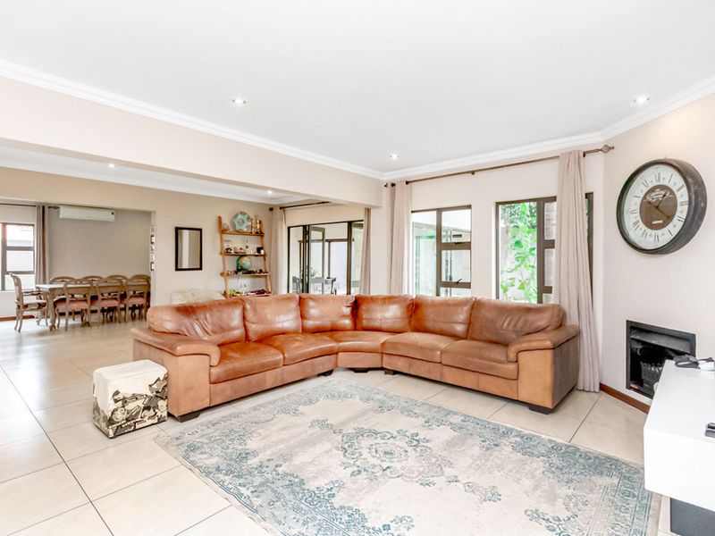 3 Bedroom 2.5 Bathroom  Full title Home for sale in Kyalami - Photo 9