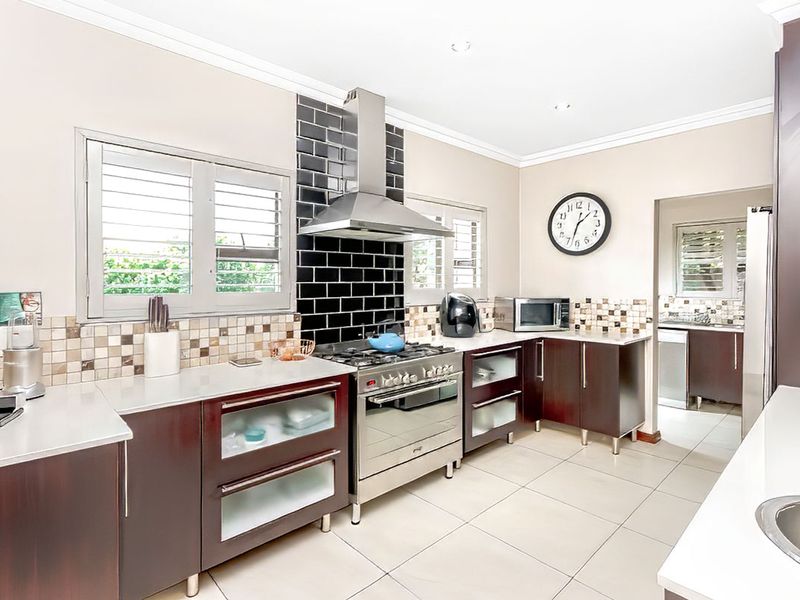 3 Bedroom 2.5 Bathroom  Full title Home for sale in Kyalami - Photo 8