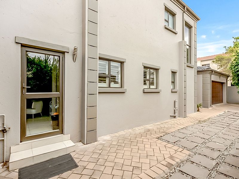 3 Bedroom 2.5 Bathroom  Full title Home for sale in Kyalami - Photo 6