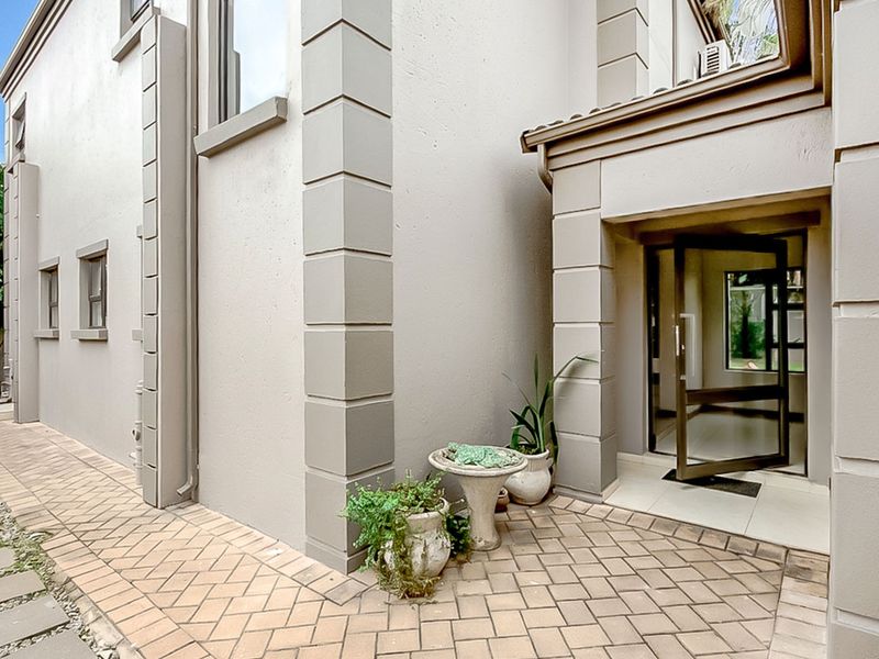 3 Bedroom 2.5 Bathroom  Full title Home for sale in Kyalami - Photo 7