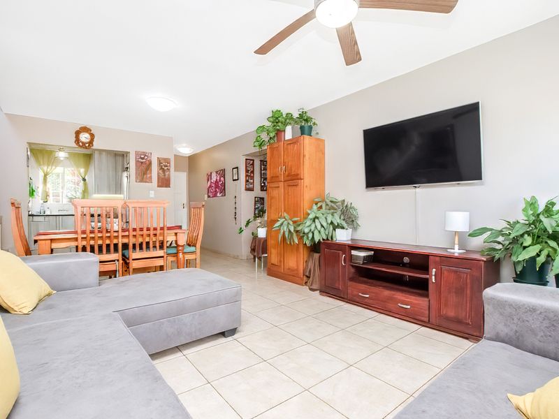 Spacious 5-Bedroom Townhouse with Swimming Pool and Lapa! - Photo 4