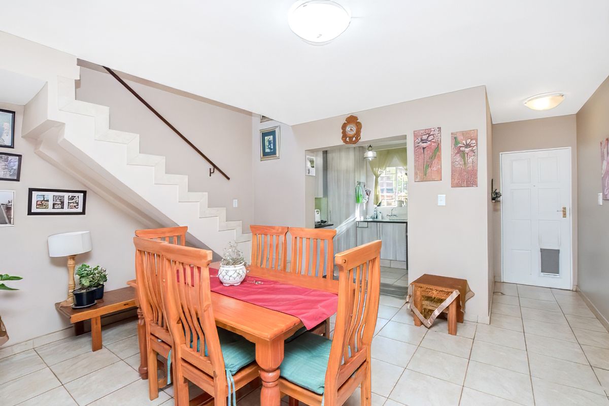 Spacious 5-Bedroom Townhouse with Swimming Pool and Lapa! - Photo 5