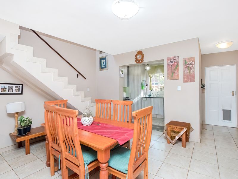 Spacious 5-Bedroom Townhouse with Swimming Pool and Lapa! - Photo 5