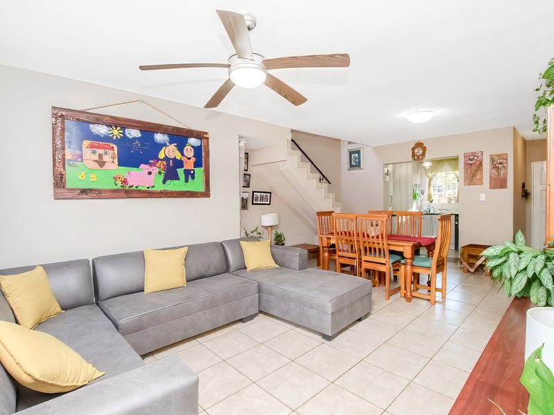 Spacious 5-Bedroom Townhouse with Swimming Pool and Lapa! - Photo 3