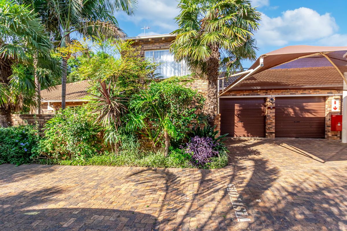 Spacious 5-Bedroom Townhouse with Swimming Pool and Lapa! - Photo 2