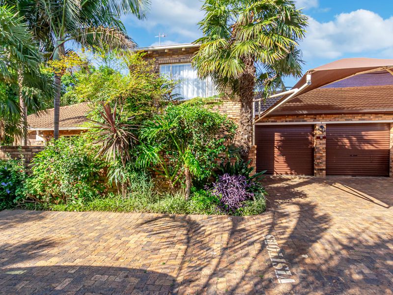 Spacious 5-Bedroom Townhouse with Swimming Pool and Lapa! - Photo 2