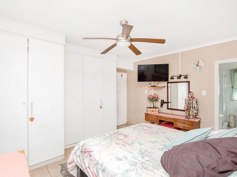 Spacious 5-Bedroom Townhouse with Swimming Pool and Lapa! - Photo 10