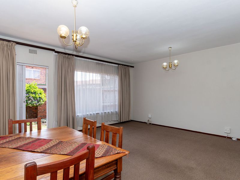 Well Maintained 2 Bedroom 1 Bathroom Ground-Floor Townhouse in Secure Complex of Paul Mews - Photo 3