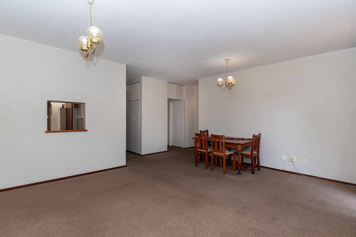 Well Maintained 2 Bedroom 1 Bathroom Ground-Floor Townhouse in Secure Complex of Paul Mews - Photo 5