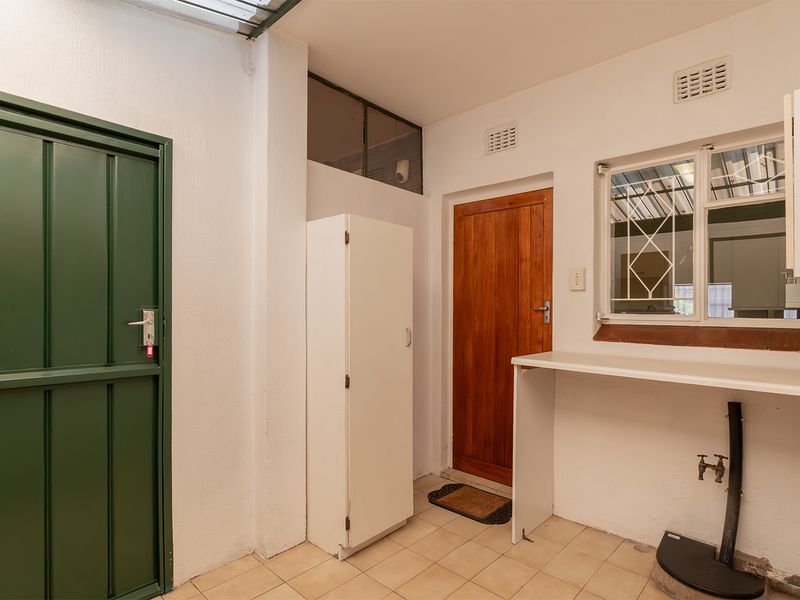 Well Maintained 2 Bedroom 1 Bathroom Ground-Floor Townhouse in Secure Complex of Paul Mews - Photo 9