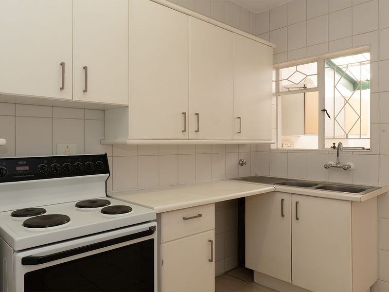 Well Maintained 2 Bedroom 1 Bathroom Ground-Floor Townhouse in Secure Complex of Paul Mews - Photo 8