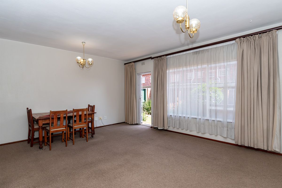 Well Maintained 2 Bedroom 1 Bathroom Ground-Floor Townhouse in Secure Complex of Paul Mews - Photo 4