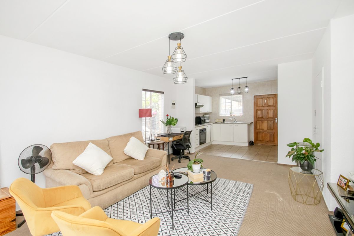 Secure 2-Bedroom Townhouse in Bellairs Park - Photo 5