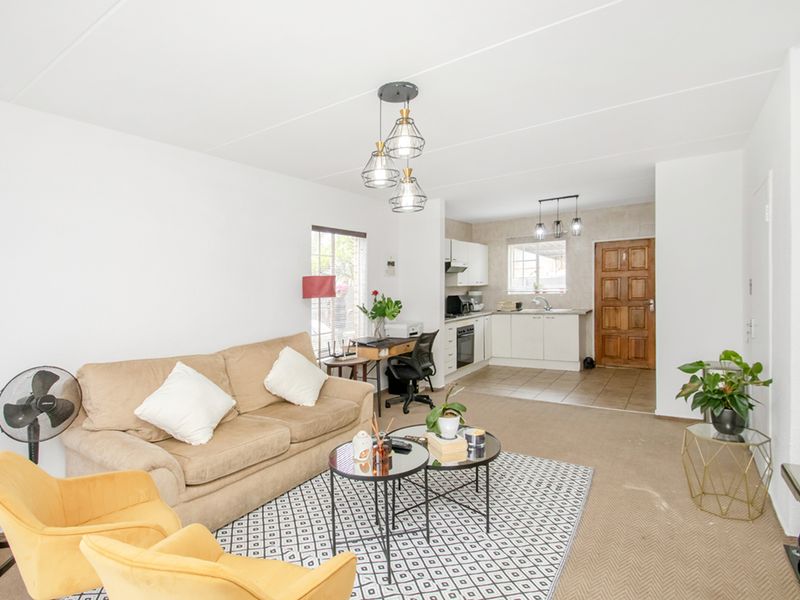 Secure 2-Bedroom Townhouse in Bellairs Park - Photo 5