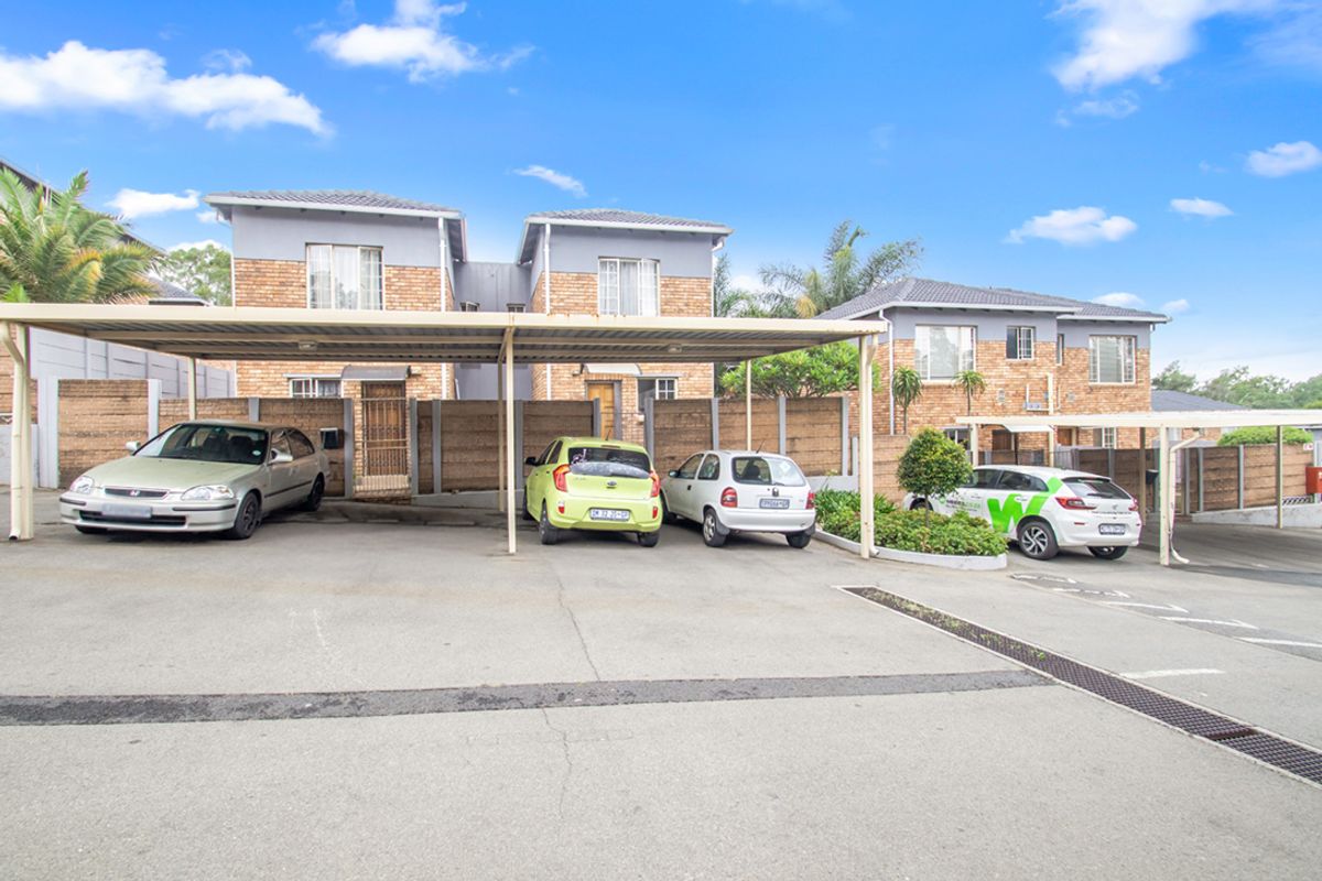 Secure 2-Bedroom Townhouse in Bellairs Park - Photo 2