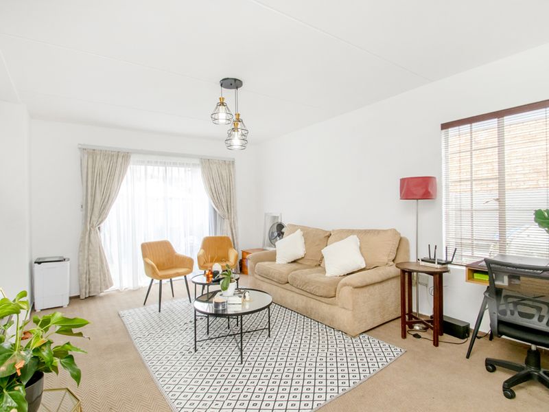 Secure 2-Bedroom Townhouse in Bellairs Park - Photo 6