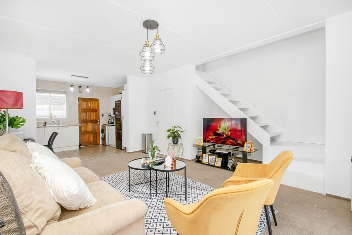 Secure 2-Bedroom Townhouse in Bellairs Park - Photo 3
