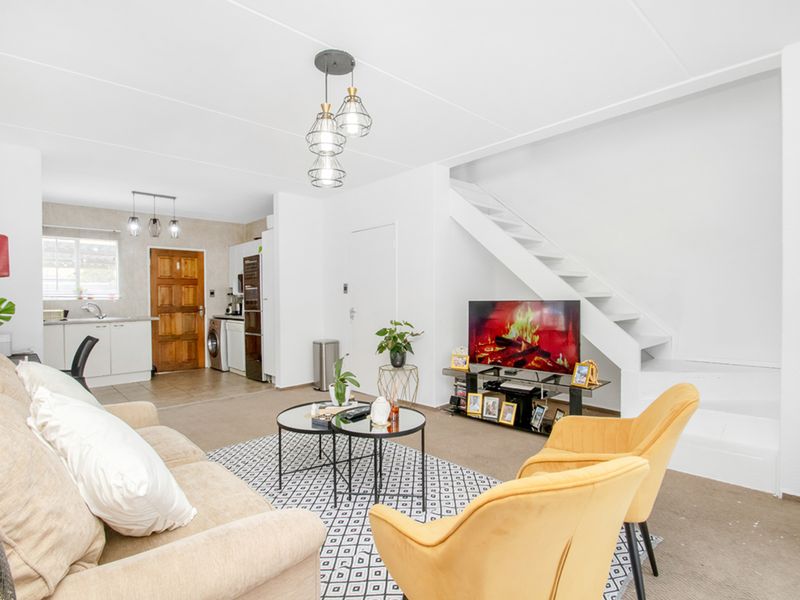 Secure 2-Bedroom Townhouse in Bellairs Park - Photo 3