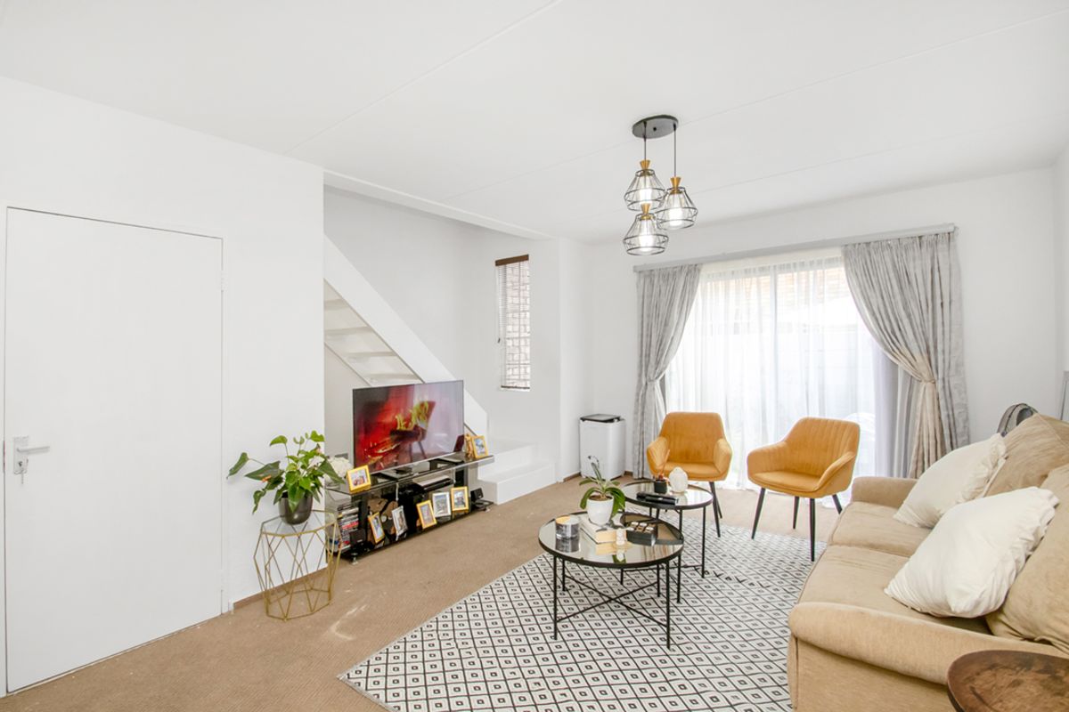 Secure 2-Bedroom Townhouse in Bellairs Park - Photo 4