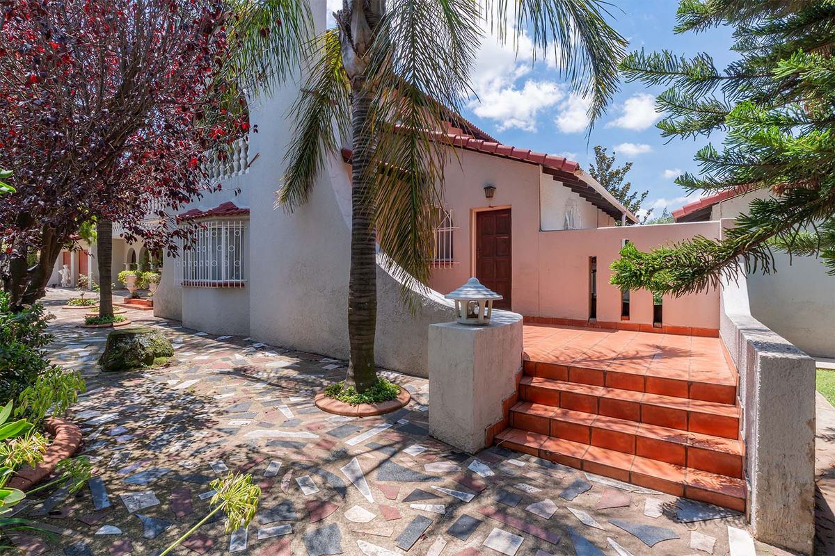 One owner self-built stunning 5 bedroom family home nestled in the secure Dalpark ext 5. - Photo 4