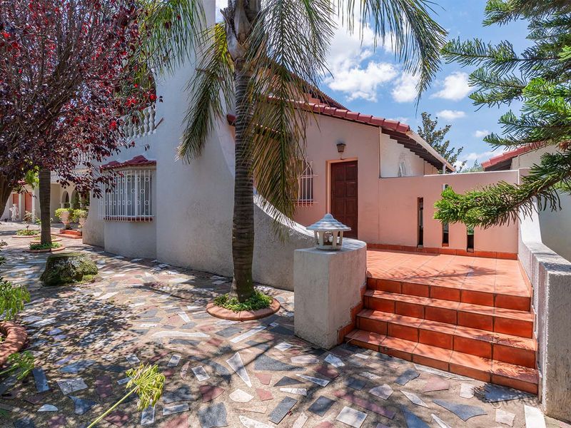 One owner self-built stunning 5 bedroom family home nestled in the secure Dalpark ext 5. - Photo 4