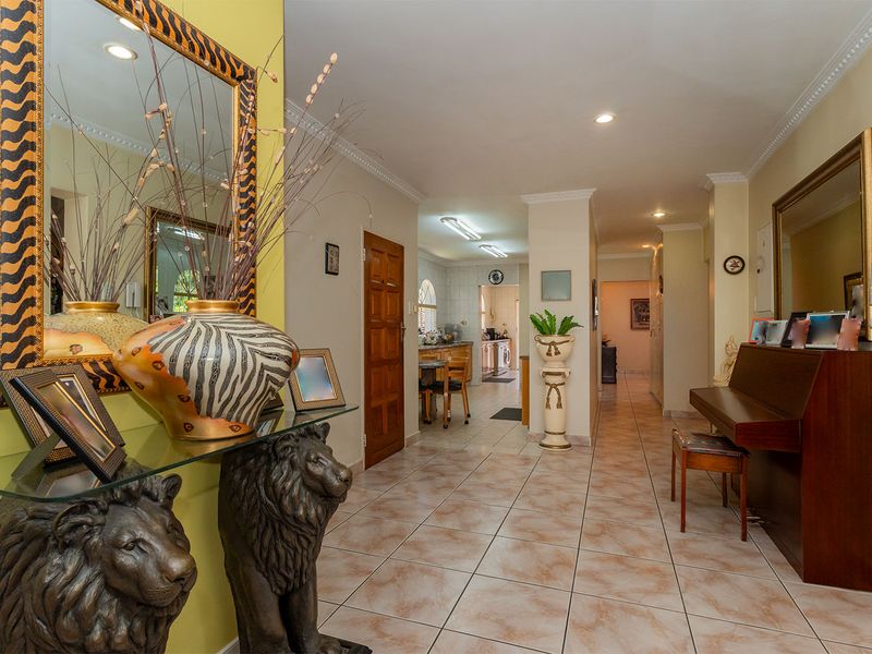 One owner self-built stunning 5 bedroom family home nestled in the secure Dalpark ext 5. - Photo 9