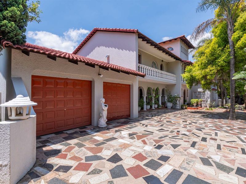 One owner self-built stunning 5 bedroom family home nestled in the secure Dalpark ext 5. - Photo 2