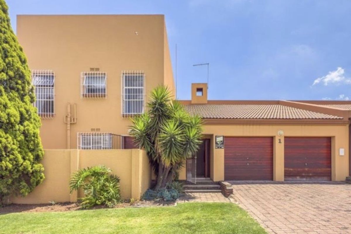 CLUSTER HOME IN THE POPULAR BAKER ESTATES EDEN GLEN - Photo 2