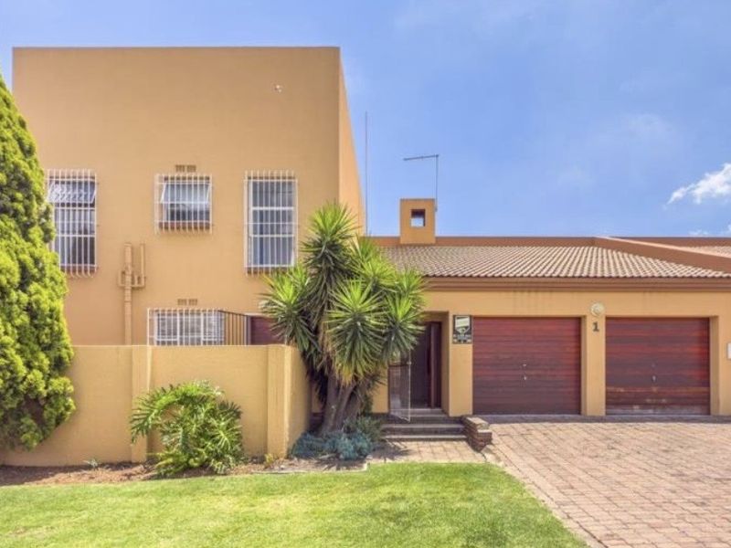 CLUSTER HOME IN THE POPULAR BAKER ESTATES EDEN GLEN - Photo 2