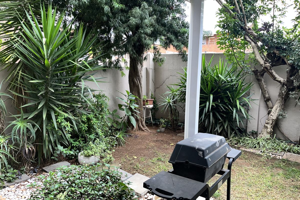 DUPLEX WITH GARDEN IN SECURE COMPLEX - Photo 4