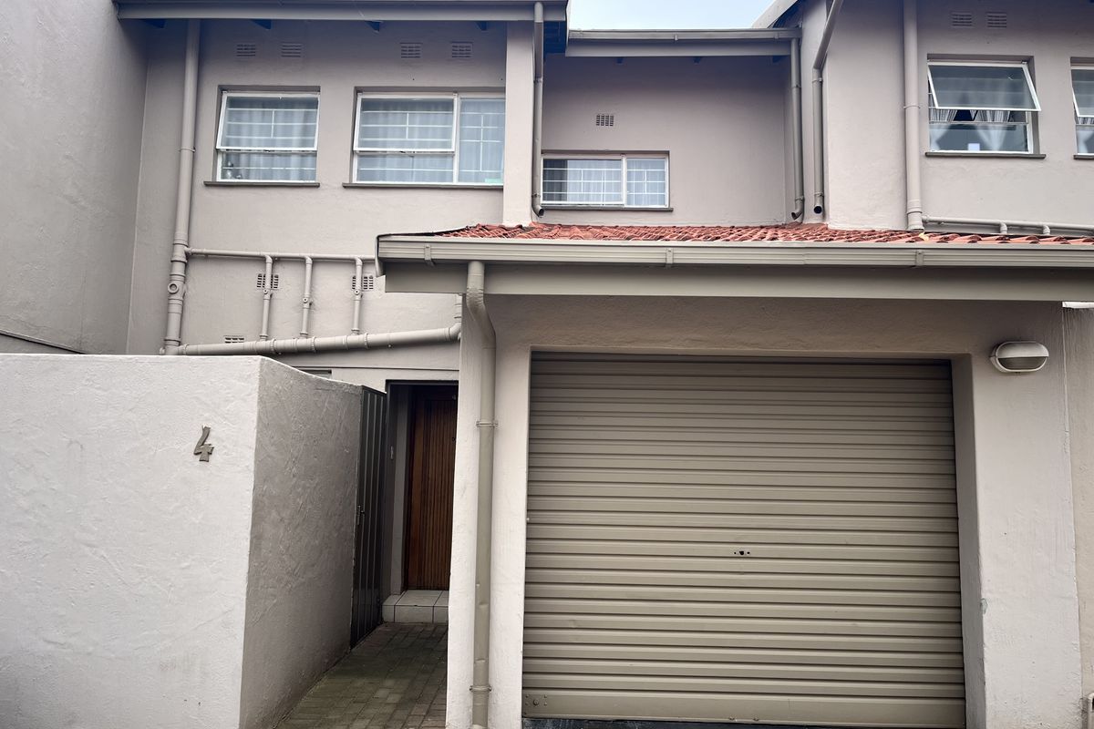 DUPLEX WITH GARDEN IN SECURE COMPLEX - Photo 3