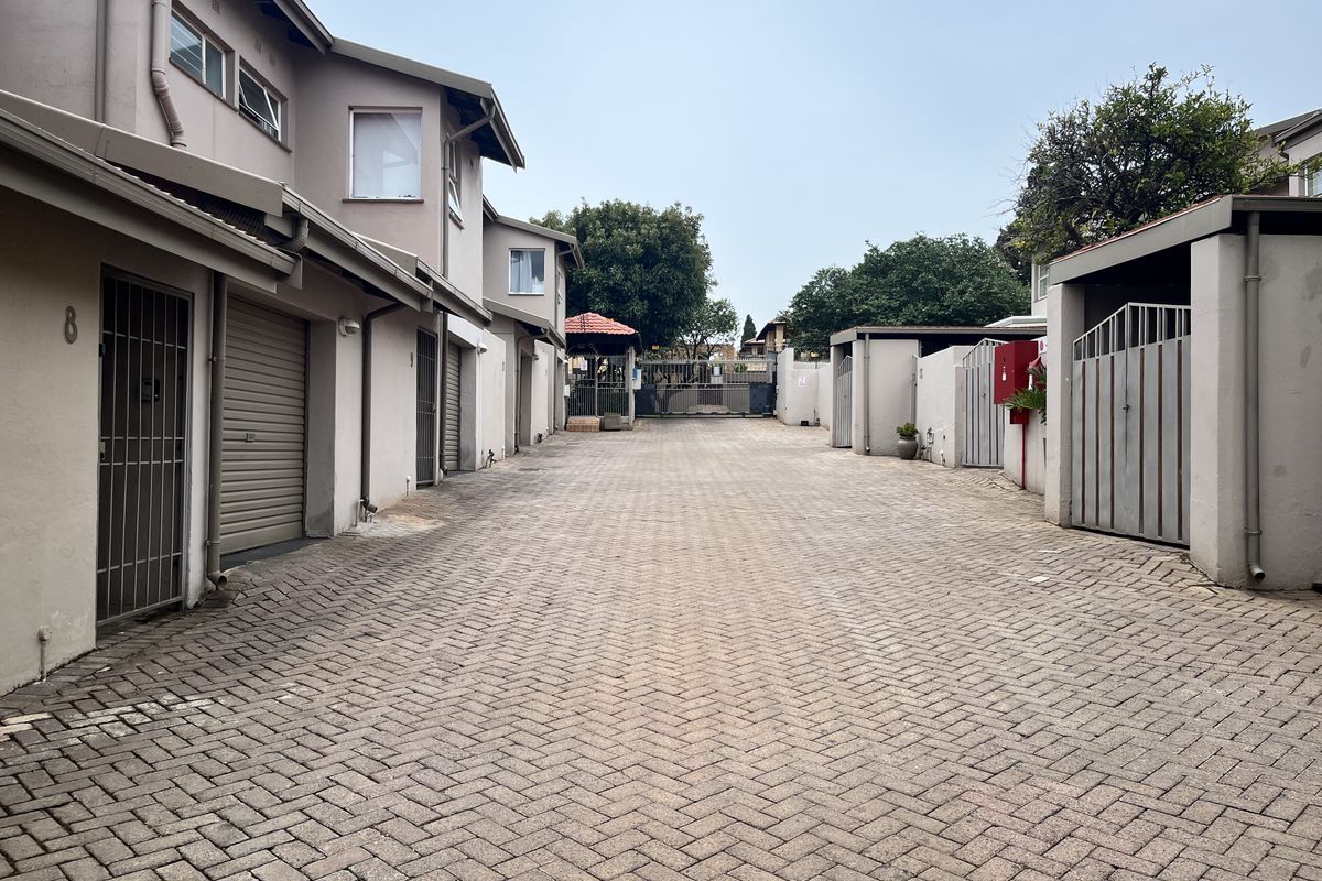 DUPLEX WITH GARDEN IN SECURE COMPLEX - Photo 5