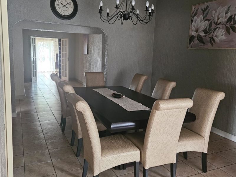 Lovely Family Home withA Granny flat!!! - Photo 3