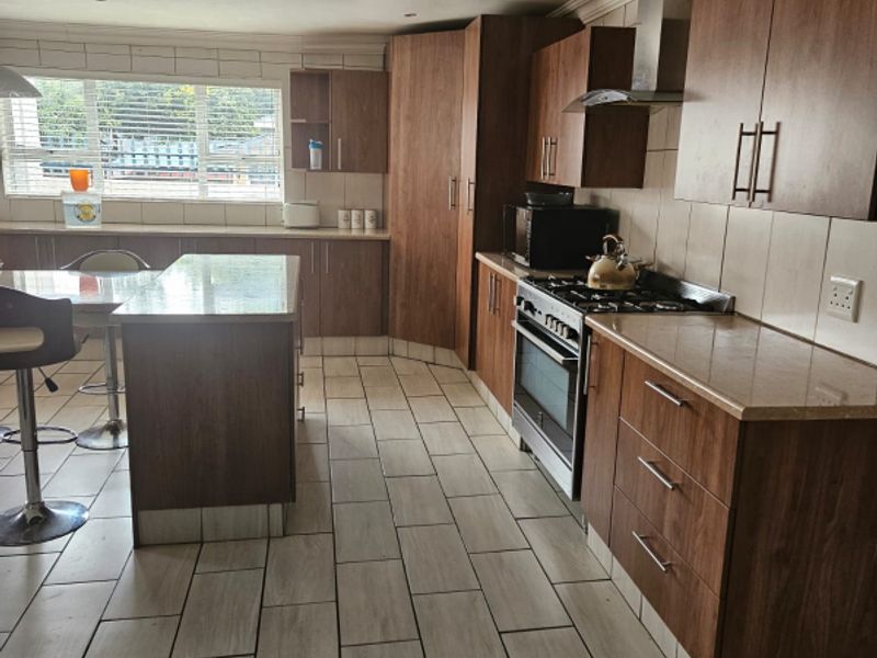 Lovely Family Home withA Granny flat!!! - Photo 4