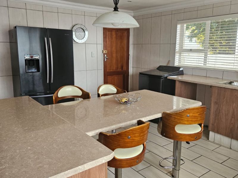 Lovely Family Home withA Granny flat!!! - Photo 7